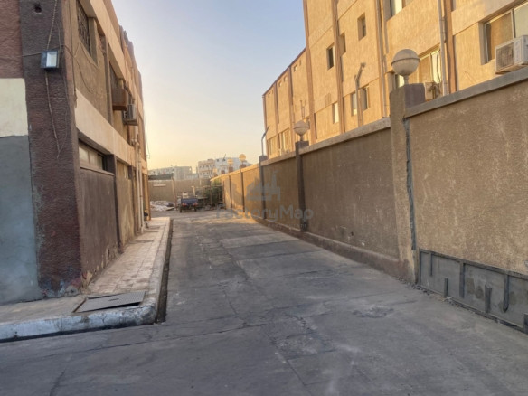 مصنع في العاشر – كود 4072