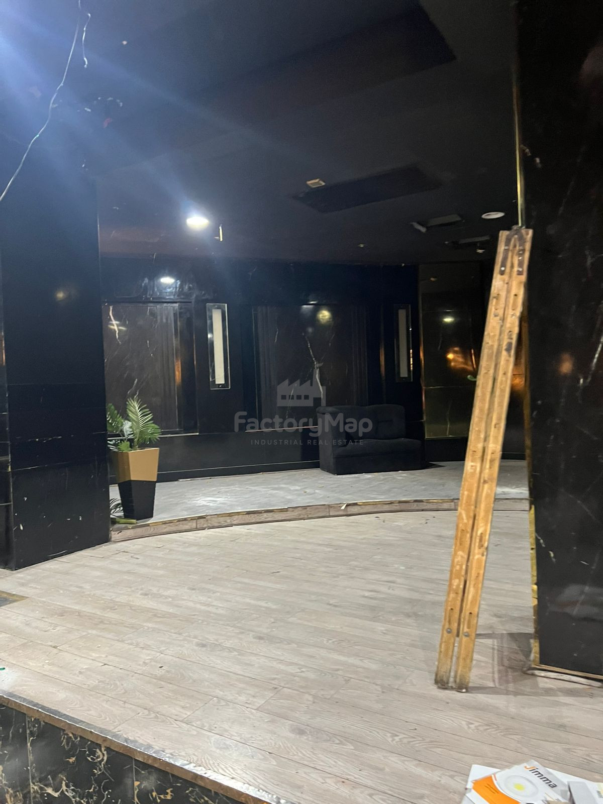 مقر تجاري في الكوربة – كود 4020